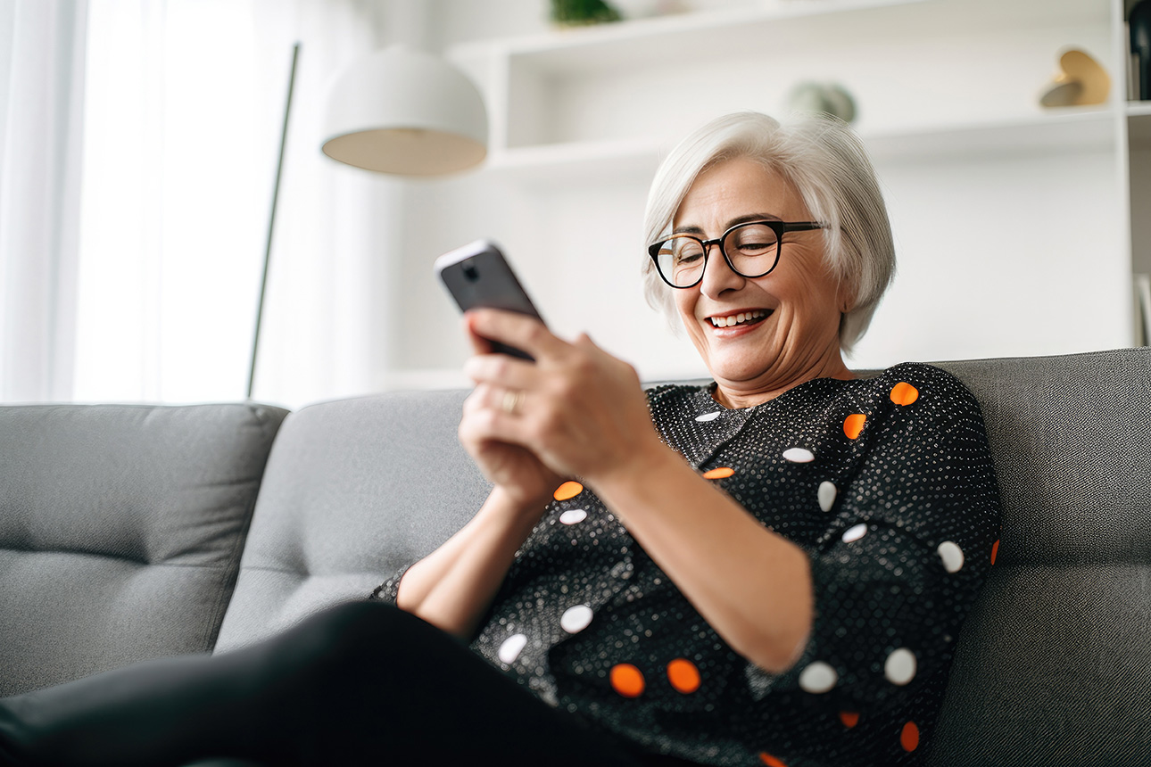 Women in a couch using a phone